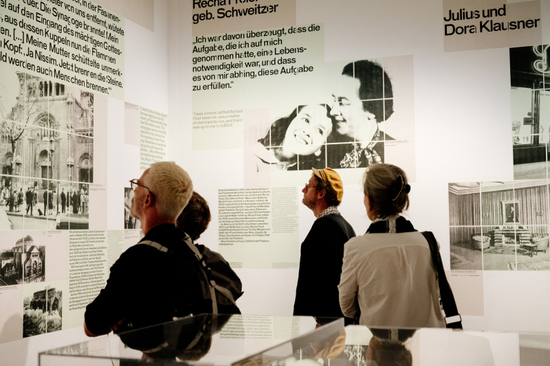 Durch die Ausstellung