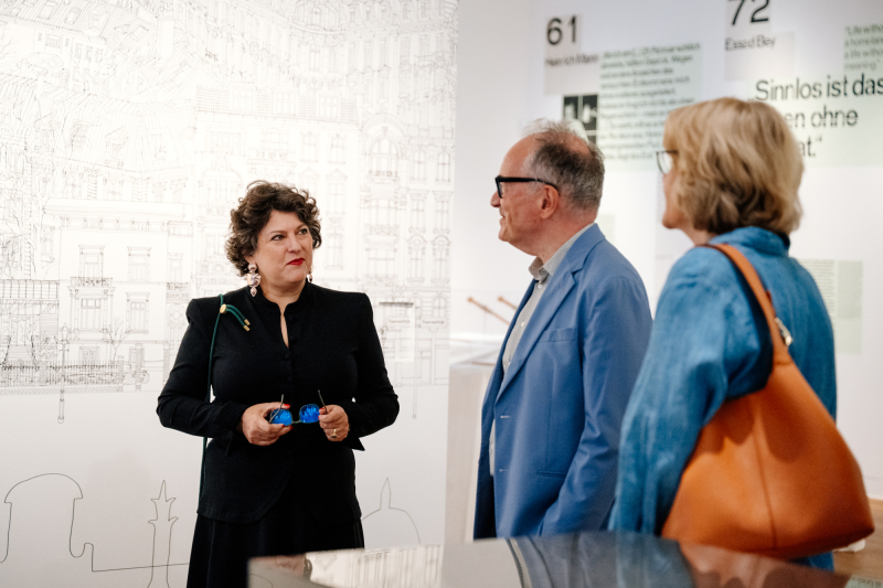 Durch die Ausstellung